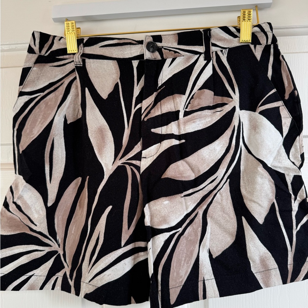 💙Time and Tru Black and Tan Leaf Print Women's Shorts